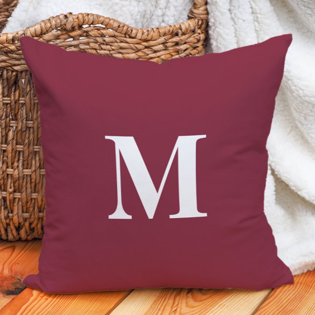 Coussin Monogramme blanc Bourgogne initial (Burgundy and white monogram decorator pillow)