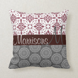 Coussin Monogramme bourgogne et gris damassé