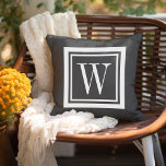 Coussin Monogramme Carré classique gris et blanc<br><div class="desc">Concevez votre propre oreiller à projeter sur mesure dans n'importe quelle combinaison de couleurs pour parfaitement coordonner avec votre décor maison dans n'importe quel espace! Utilisez les outils de conception pour modifier la couleur arrière - plan et la couleur de bordure carré, ou ajoutez votre propre texte pour inclure un...</div>