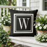 Coussin Monogramme Classique Carré Noir et Blanc<br><div class="desc">Concevez votre propre coussin personnalisé dans n'importe quelle combinaison de couleurs pour coordonner parfaitement avec votre décoration intérieure dans n'importe quel espace ! Utilisez les outils de conception pour changer la couleur de fond et la couleur de la bordure carrée, ou ajoutez votre propre texte pour inclure un nom, des...</div>