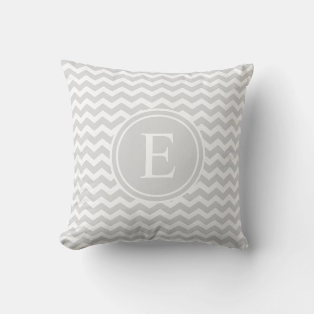 Coussin Monogramme de Chevron personnalisé par argent (Recto)