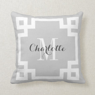 Coussin Monogramme de clé grecque grise et blanche