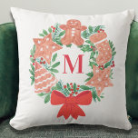 Coussin Monogramme de couronne de Noël personnalisé<br><div class="desc">C'Est La Saison À Décorer ! Ajoutez ce charmant coussin à votre décor festif. Il est décoré d'une aquarelle de couronne de Noël de biscuits de Noël et de feuillage saisonnier. Vous pouvez le customiser avec votre initiale. Aquarelle originale © Michele Davies.</div>