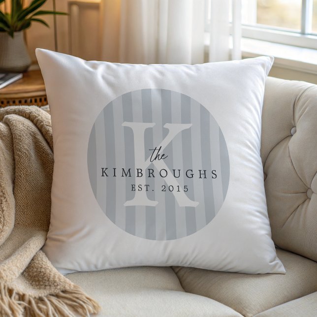 Coussin Monogramme de famille cercle rayé toutes couleurs (Créateur téléchargé)