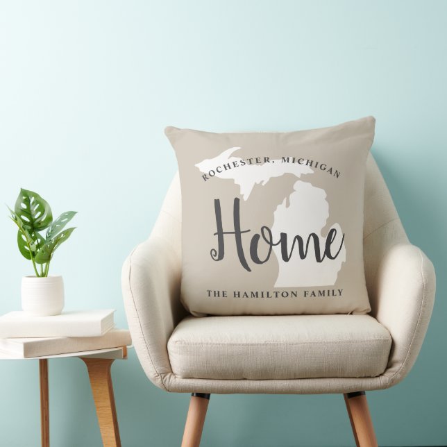 Coussin Monogramme de famille Michigan Home Beige Script (Chaise)