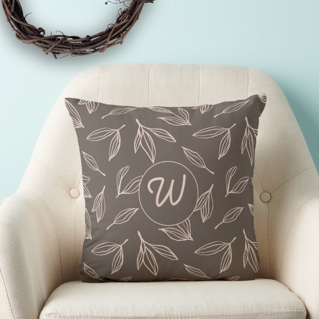 Coussin Monogramme de feuillage marron moderne  (Créateur téléchargé)