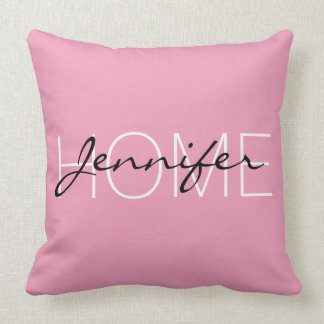 Coussin monogramme de la maison Amaranth rose