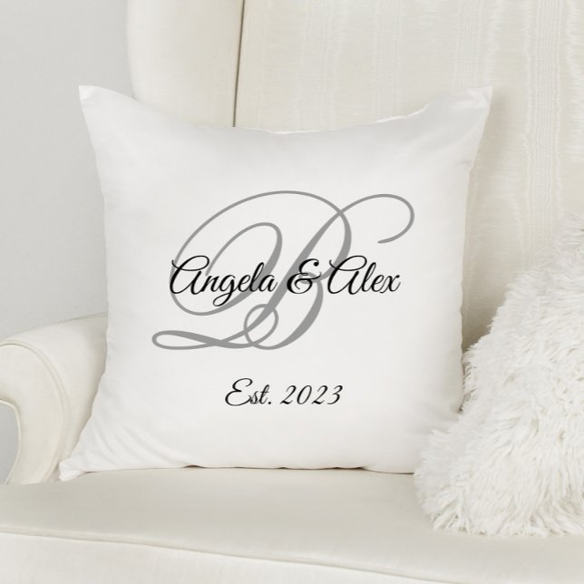 Coussin Monogramme de mariage et d'anniversaire de mariage (Grey Wedding Anniversary Monogram Throw Pillow)