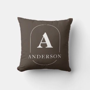 Coussin Monogramme de nom de famille personnalisé marron m