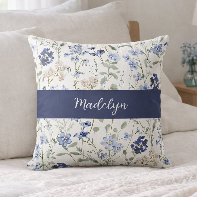 Coussin Monogramme de nom de fleur sauvage à l'aquarelle b (Créateur téléchargé)