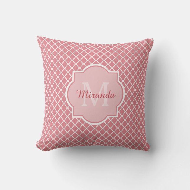 Coussin Monogramme de Quatrefoil Rose Chic Avec Nom (Recto)