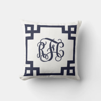 Coussin Monogramme de script clé marine et grecque blanche