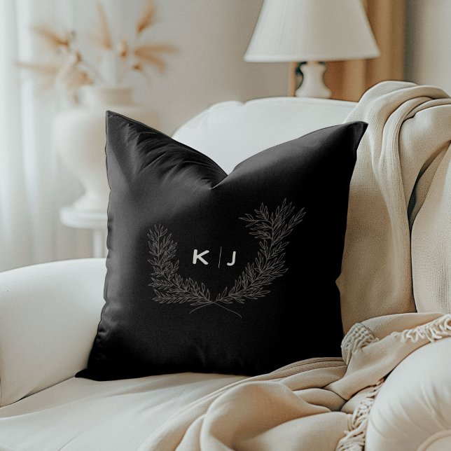 Coussin Monogramme distinctif noir (Black Distinguished Monogram Throw Pillow)