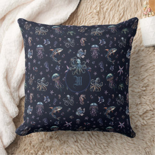 Coussin Monogramme du monde gothique sous-marin sombre