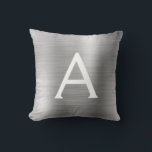 Coussin Monogramme en argent brossé de luxe Nom initial<br><div class="desc">Huile d'argent de luxe brossé Monogramme de métal brossé Nom et Coussin initial. Le coussin fait le cadeau parfait pour quelqu'un qui décorait sa chambre en argent.</div>