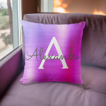 Coussin Monogramme en métal brossé rose pourpre Nom initia<br><div class="desc">Chaud rose et violet Pastel Ombre Foil brossé Monogramme en métal Nom et Coussin initial. La coussin fait le cadeau parfait pour quelqu'un qui décore sa chambre en rose et violet cinglé.</div>
