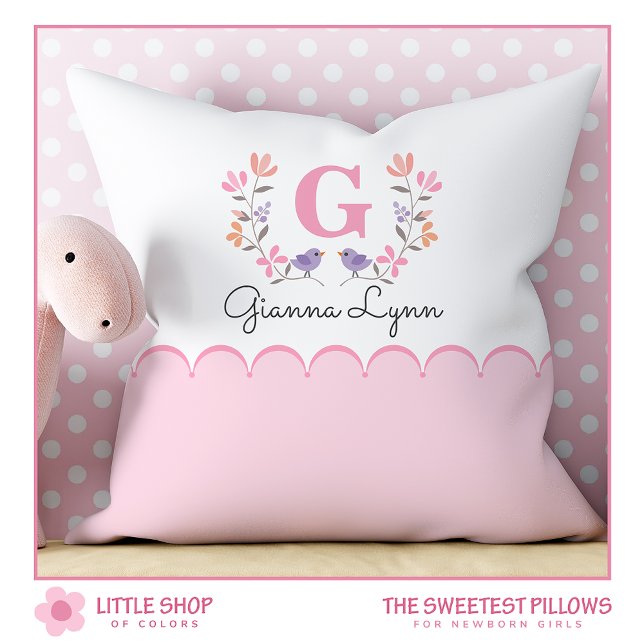 Coussin Monogramme floral rose rose pâle personnalisé Baby (Créateur téléchargé)