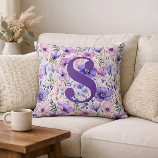 Coussin Monogramme floral violet personnalisé (Créateur téléchargé)