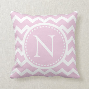 Coussin Monogramme Girly rose-clair de zigzag de Chevron