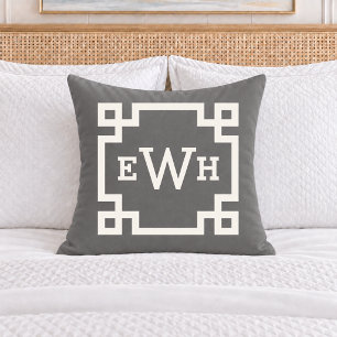 Coussin Monogramme Initial Clé Grecque Charbon Élégant