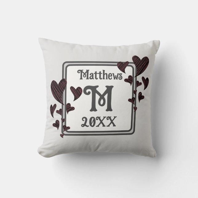 Coussin Monogramme initiale du nom de famille coeurs rouge (Recto)