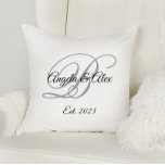 Coussin Monogramme Mariage fantaisiste noir et gris<br><div class="desc">Mariage anniversaire élégant carré jetez l'oreiller avec le monogramme du couple dans un script de calligraphie gris et noir sophistiqué. Customiser la taille de police nécessaire pour les noms de mariée et de mariée. Customisez les couleurs noir et gris, ainsi que les styles de police de calligraphie moderne. Les couleurs...</div>