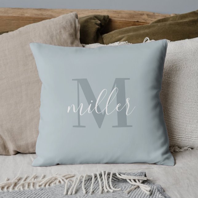 Coussin Monogramme Moderne de Nom de Famille Bleu (Créateur téléchargé)