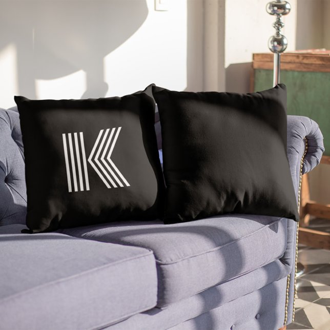Coussin Monogramme moderne minimaliste noir et blanc (Minimalist Modern Black and White Monogram Throw Pillow)