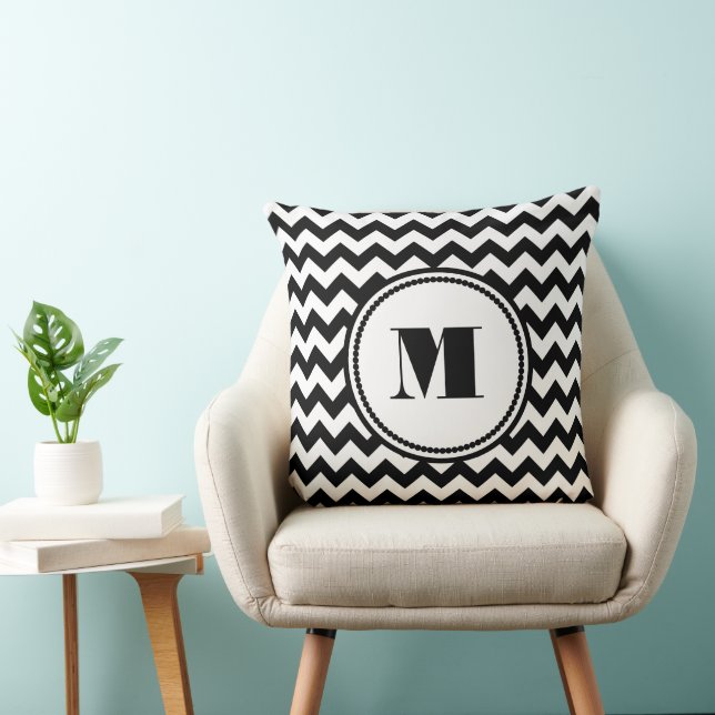 Coussin Monogramme moderne Motif Chevron noir et blanc (Chaise)
