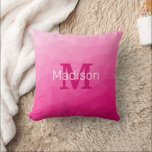 Coussin Monogramme Motif à maillage géométrique rose chaud<br><div class="desc">Monogramme Personnalisez avec votre initiale et votre nom personnalisés. Motif de maillage géométrique rose chaud. Elégant et cool treillis géométrique avec dégradé rose chaud pour dames.</div>
