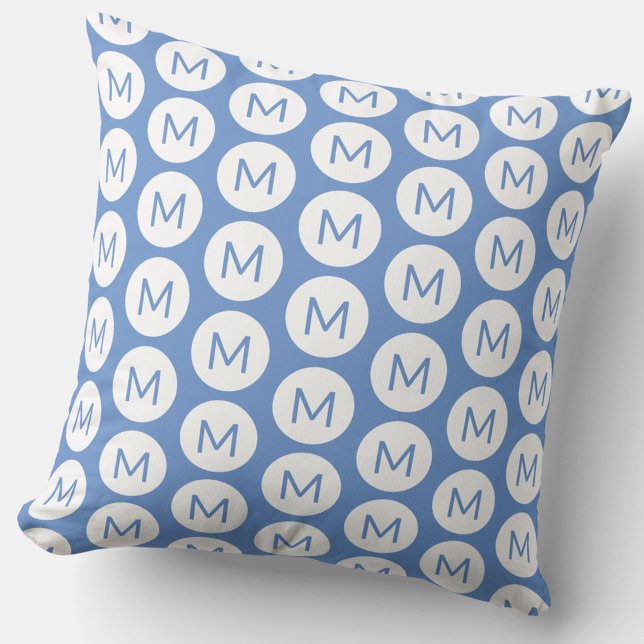 Coussin Monogramme Motif circulaire initial bleu personnal (Fun monogram initial pattern polka dot blue and white pillow)