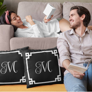 Coussin Monogramme noir et blanc Bordure de clé grecque