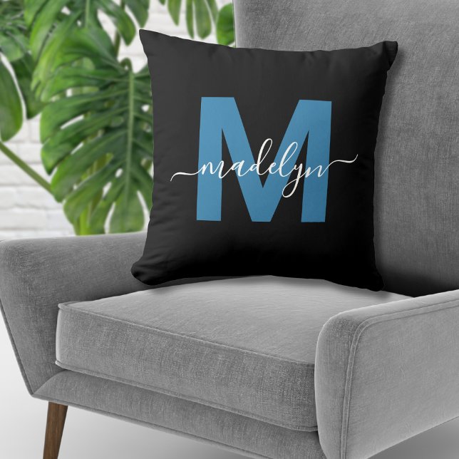 Coussin Monogramme Nom initial Script bleu (Monogram Initial Name Script Blue Throw Pillow)