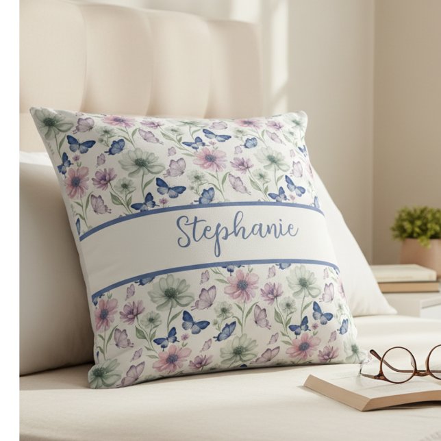 Coussin Monogramme Papillon Floral Lavande (Personalized floral butterfly throw pillow)