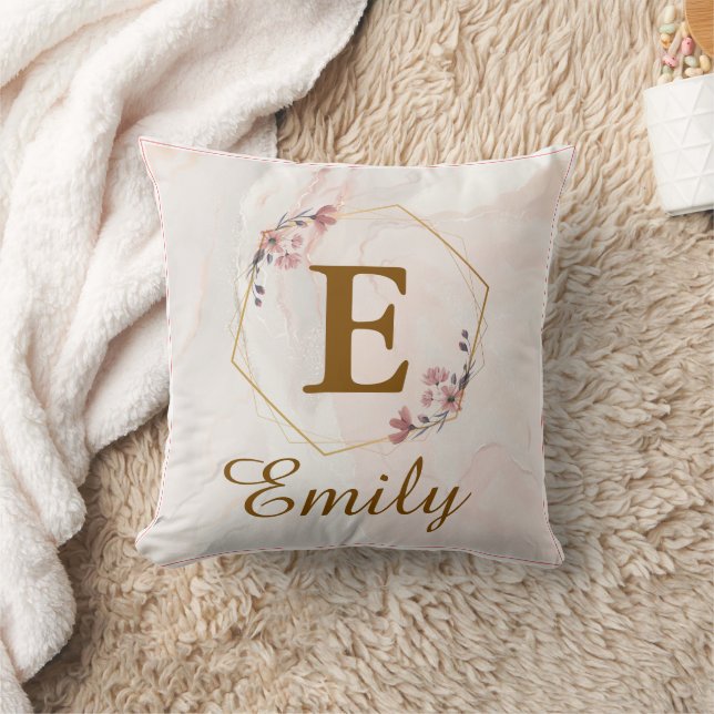 Coussin Monogramme personnalisé de fille avec initiale et  (Couverture)