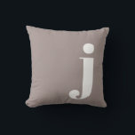 Coussin Monogramme personnalisé élégant Taupe initiale Ter<br><div class="desc">Minimaliste Monogrammed Initial en Taupe Brown Jeu d'oreiller - S'il vous plaît m'envoyer un message si vous avez besoin d'aide pour le placement de lettre.</div>