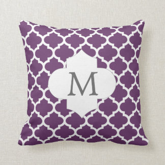Coussin monogramme personnalisé pourpre quatrefoil