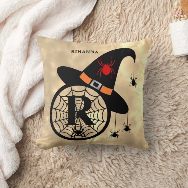 Coussin Monogramme R Halloween Sky Witch Nom des araignées (Couverture)