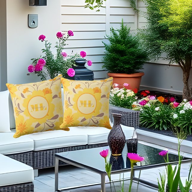 Coussin Monogramme Retro Soleil Floraux-Fleurs Jaunes (Monogram Retro Sunshine Florals-Yellow Flowers Outdoor Pillow)