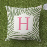 Coussin Monogramme rose Feuille de palme tropicale<br><div class="desc">Le design coussin de style tropical est doté d'un motif en feuille de palme vert de frondes en couches avec un arrière - plan de style linge neutre subtil. Le cadre décoratif blanc a un monogramme familial initial en rose vif (peut être customisé) que vous pouvez personnaliser avec votre nom...</div>