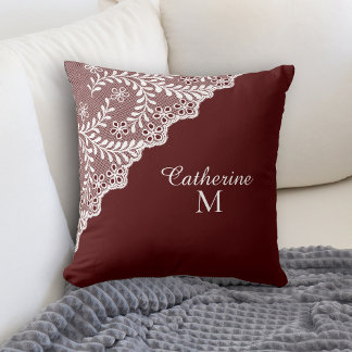 Coussin Monogramme rouge blanc Eyelet Lace Maroon
