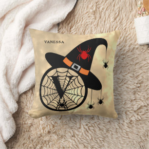 Coussin Monogramme V Halloween Sky Witch Nom des araignées