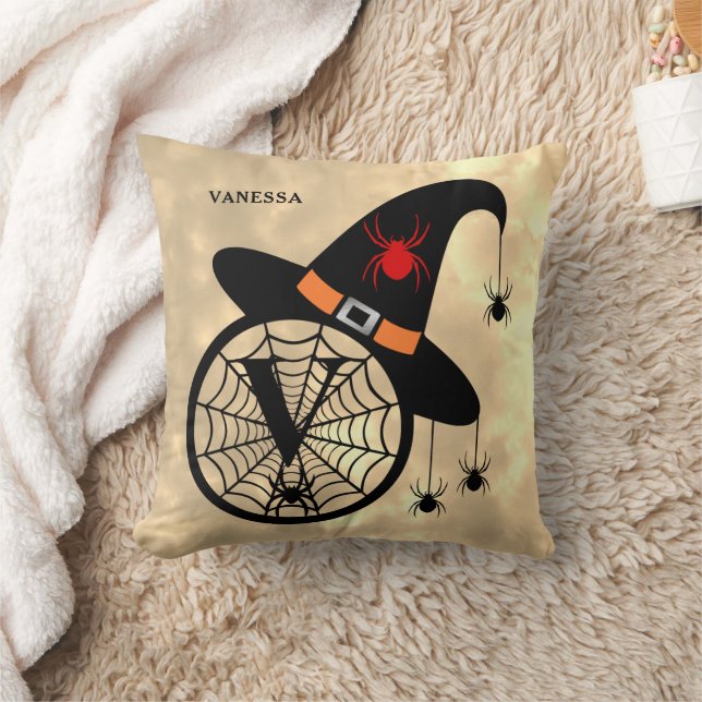 Coussin Monogramme V Halloween Sky Witch Nom des araignées (Couverture)