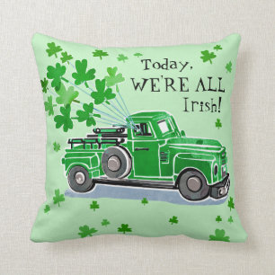 Coussin Monogramme vintage de camion de vert du jour de St