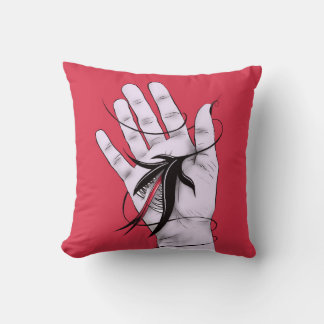 Coussin Monstre acéré de fleur de main gothique étrange