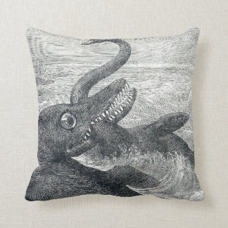 Coussin Monstre de mer contre le serpent de mer