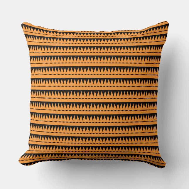 Coussin Montagnes Aztec - Orange clair sur Noir (Recto)
