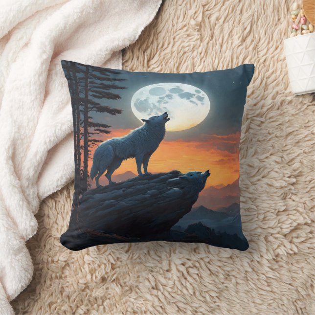 Coussin Moonlit Howl of the Wild Wolves at Dusk (Couverture)