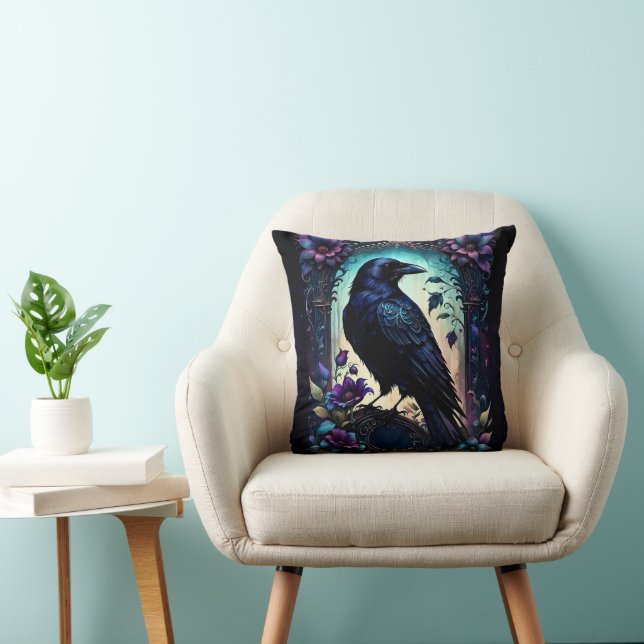 Coussin Moonlit Raven | Suite de mariage florale gothique. (Chaise)