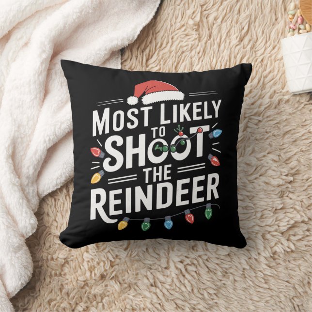 Coussin Most Likely To Shoot The Reindeer Family Christmas (Couverture)